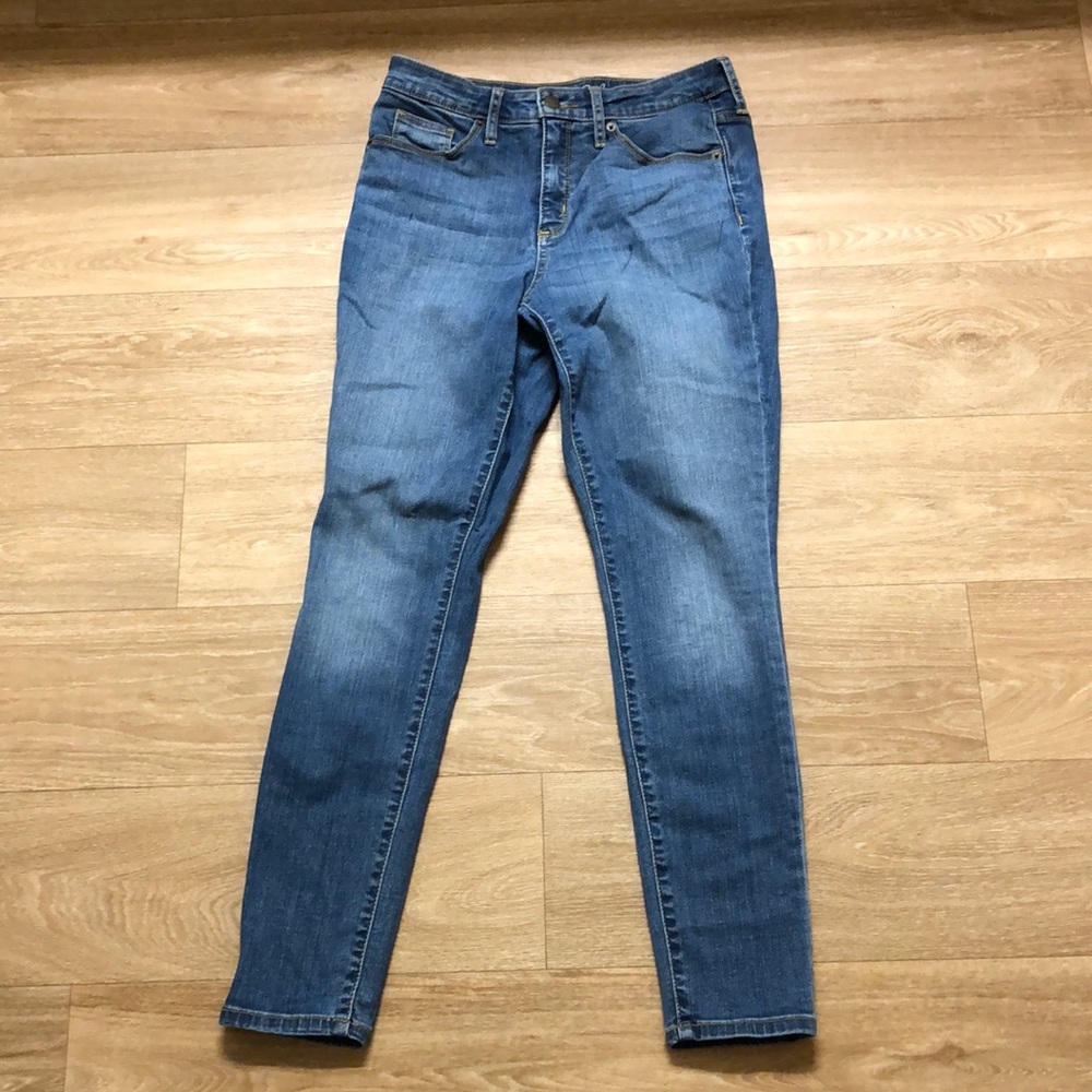 Medium Wash High Rise Stretch Jean